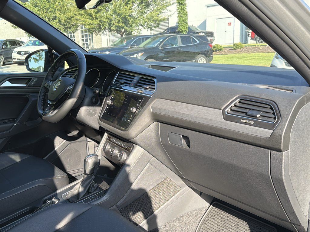 Used 2020 Volkswagen Tiguan SE R-Line FWD image 19