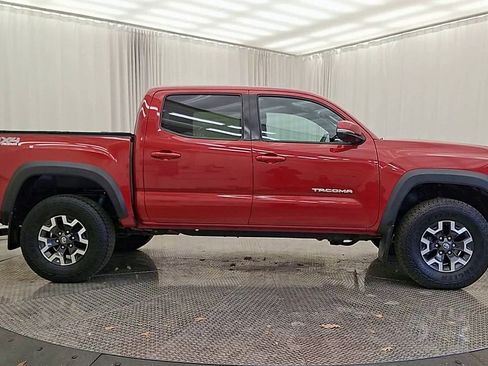Used 2022 Toyota Tacoma TRD Off-Road w/ Technology Package AWD/4WD image 9