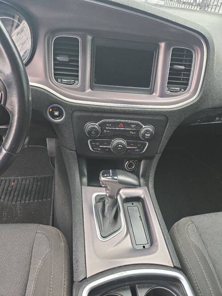 Used 2019 Dodge Charger SXT RWD image 6