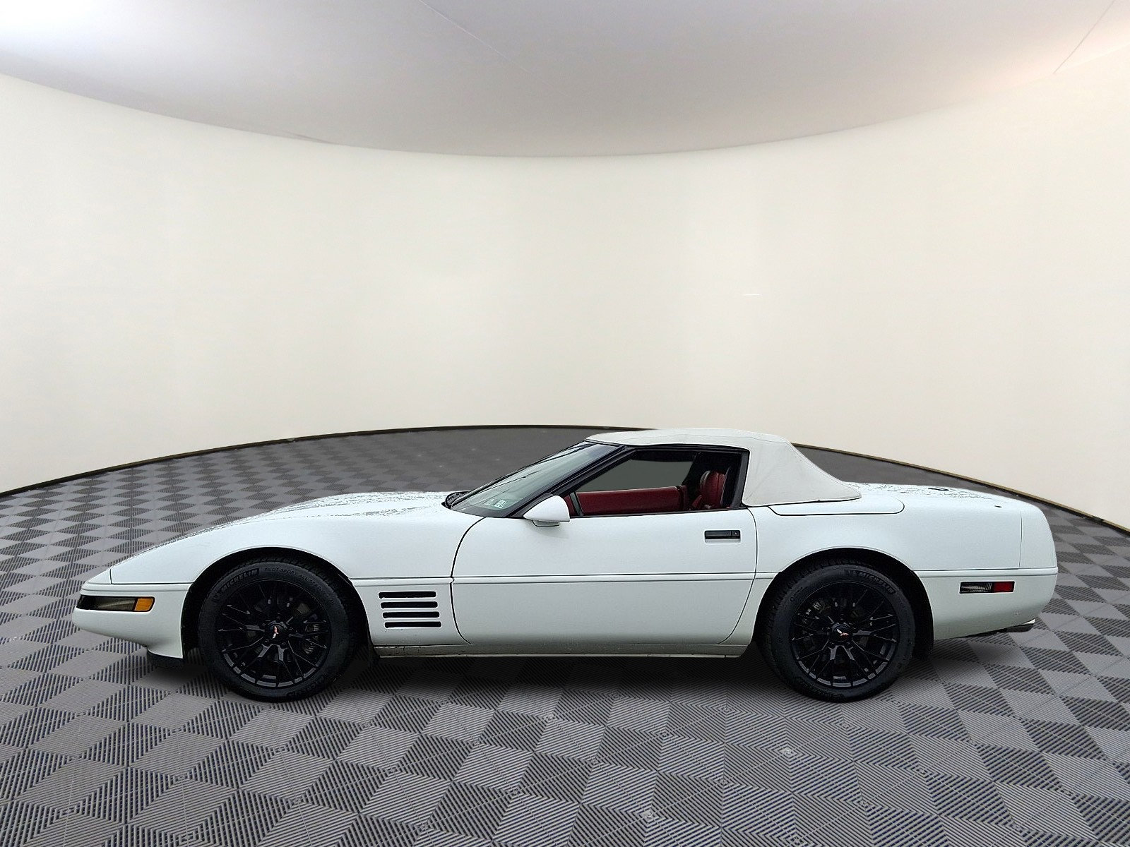 Used 1991 Chevrolet Corvette Convertible RWD image 4