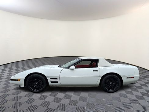 Used 1991 Chevrolet Corvette Convertible RWD image 4