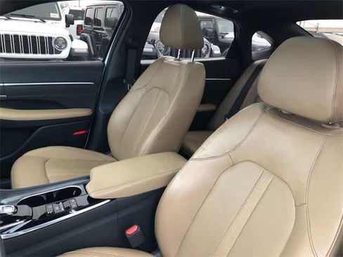 Used 2021 Hyundai Sonata Limited w/ Preferred Accessory Package image 12