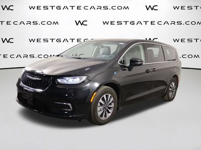 Used 2023 Chrysler Pacifica Touring-L