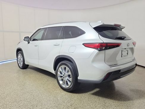 Used 2023 Toyota Highlander Limited FWD image 7