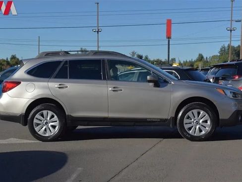 Used 2015 Subaru Outback 2.5i Premium AWD/4WD image 6