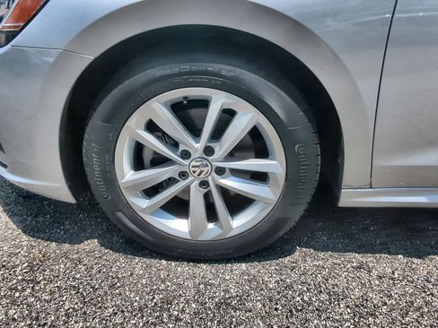 Used 2020 Volkswagen Passat 2.0T SE FWD image 31