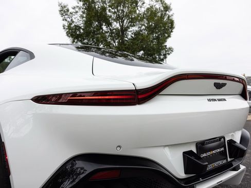 Used 2021 Aston Martin V8 Vantage Coupe image 30