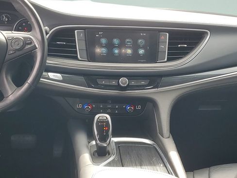 Used 2019 Buick Enclave Essence FWD image 12
