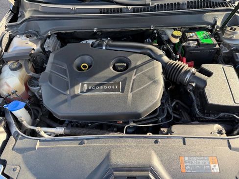 Used 2016 Lincoln MKZ Base 4dr Sedan image 18