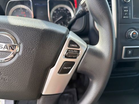 Used 2019 Nissan Titan S image 35