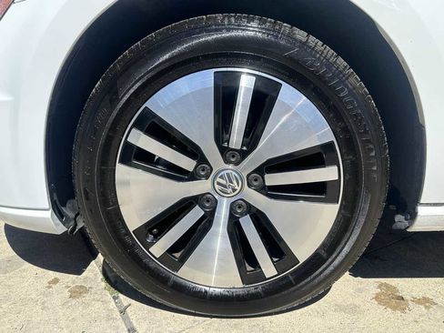 Used 2016 Volkswagen e-Golf SE FWD image 9