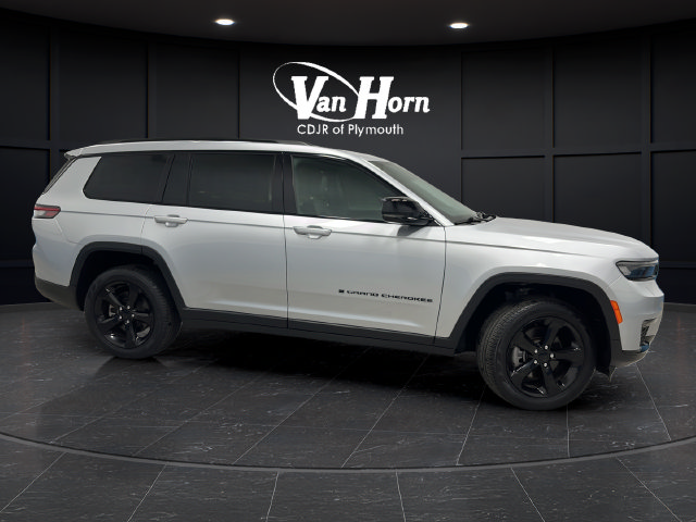 Used 2024 Jeep Grand Cherokee L Limited w/ Black Appearance Package AWD/4WD image 8