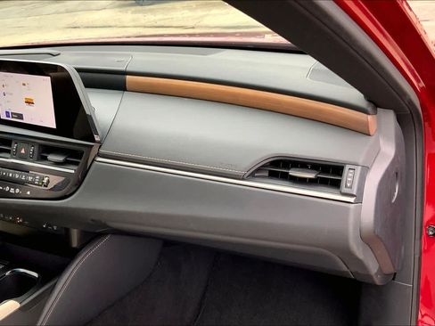 Used 2024 Lexus ES 350 w/ Premium Package image 17