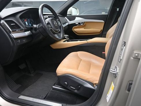 Used 2017 Volvo XC90 T6 Momentum w/ Vision Package AWD/4WD image 17