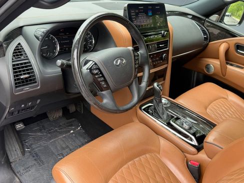 Used 2024 INFINITI QX80 Sensory AWD/4WD image 4
