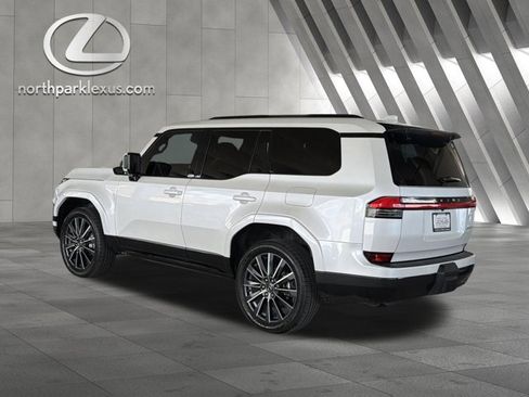 Used 2024 Lexus GX 550 AWD/4WD image 2