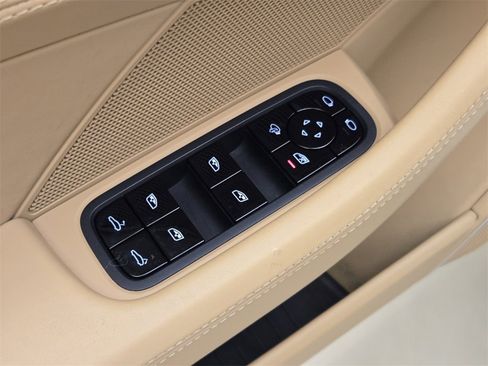 Used 2018 Porsche Panamera 4S Executive w/ Sportdesign Package image 32