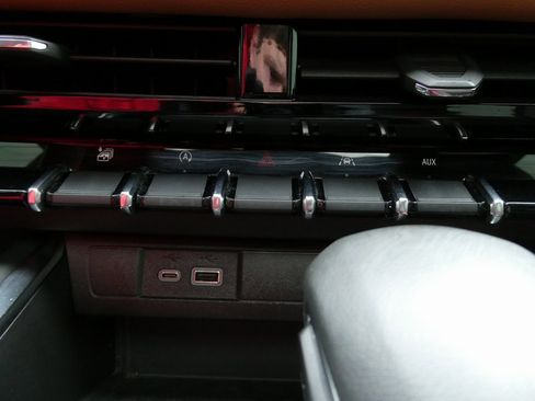 Certified 2024 GMC Canyon AT4 image 27