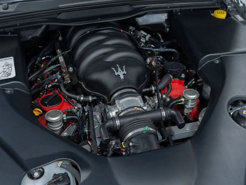 Used 2017 Maserati GranTurismo Sport RWD image 32
