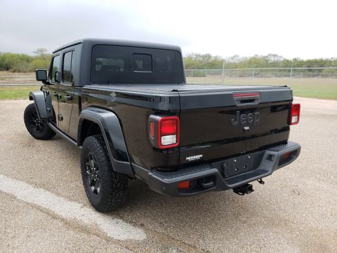 Used 2021 Jeep Gladiator Sport image 6