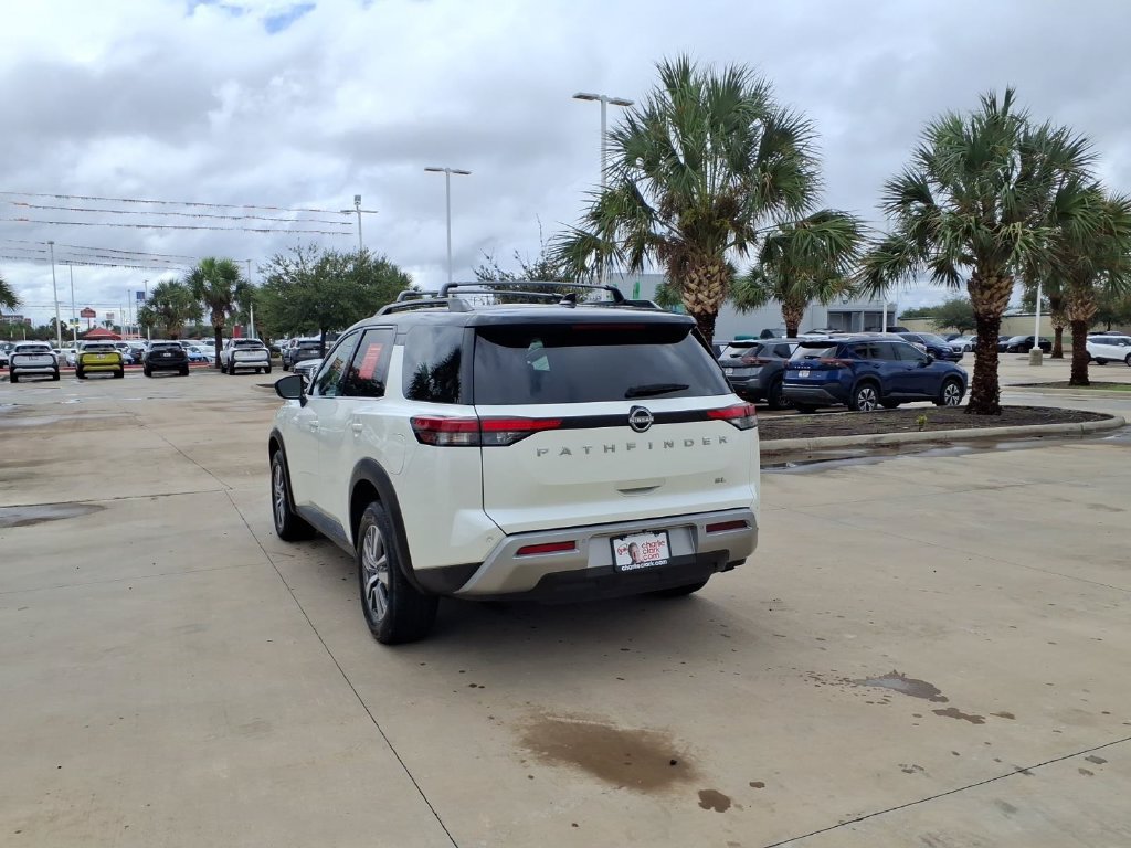 Used 2023 Nissan Pathfinder SL FWD image 3