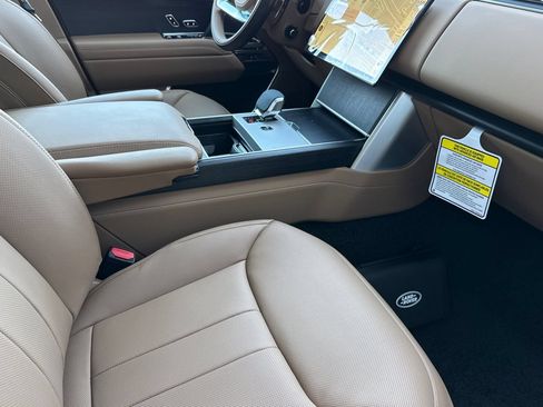 New 2026 Land Rover Range Rover Long Wheelbase SE AWD/4WD image 17