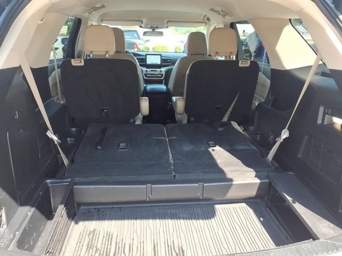 Used 2022 Ford Explorer XLT w/ Equipment Group 202A AWD/4WD image 17