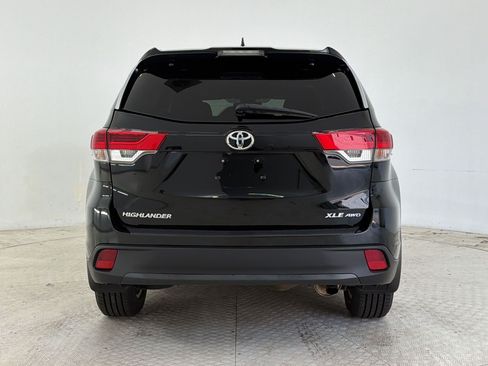 Used 2017 Toyota Highlander XLE AWD/4WD image 10