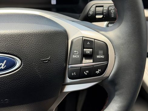 Used 2025 Ford Explorer Active w/ Active Comfort Package RWD image 19