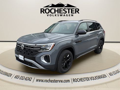 New 2026 Volkswagen Atlas Peak Edition image 2