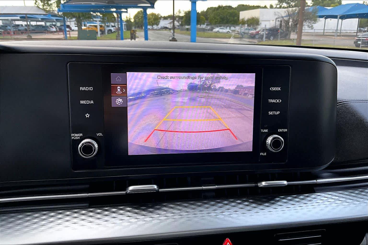Used 2024 Kia Carnival LX FWD image 26