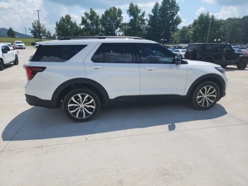 Used 2025 Ford Explorer ST-Line AWD/4WD image 17