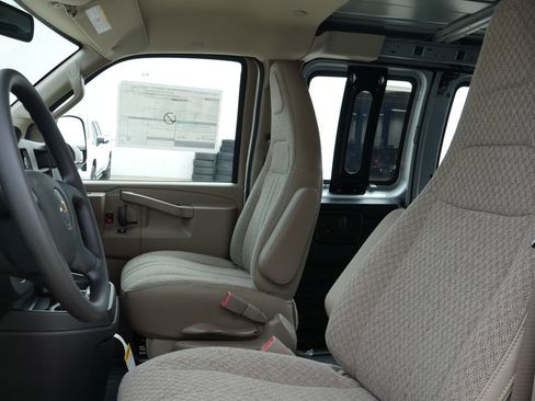 New 2026 Chevrolet Express 2500 image 9