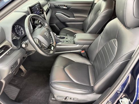 Used 2020 Toyota Highlander XLE image 5