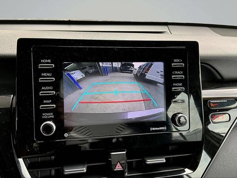 Used 2022 Toyota Camry SE FWD image 8