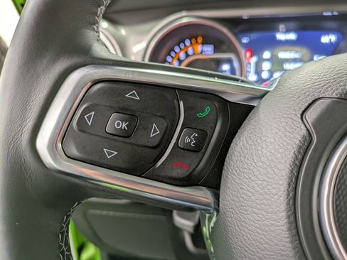 Used 2018 Jeep Wrangler Unlimited Sahara AWD/4WD image 17