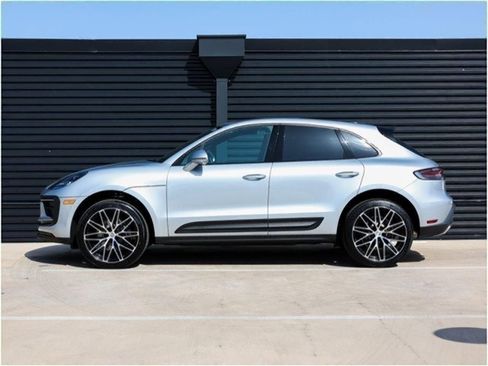 Certified 2025 Porsche Macan image 2