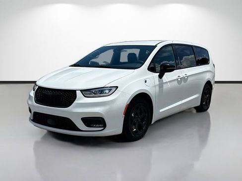 Used 2024 Chrysler Pacifica Limited FWD image 7