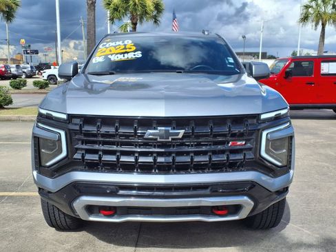 Used 2025 Chevrolet Suburban Z71 AWD/4WD image 2