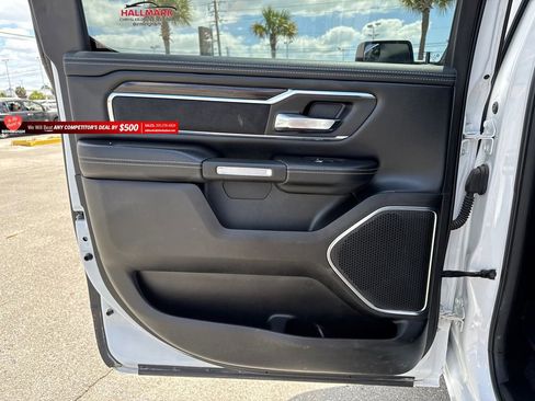 Used 2025 RAM 1500 Laramie AWD/4WD image 15