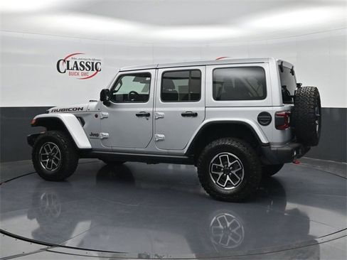 Used 2024 Jeep Wrangler Unlimited Rubicon image 2