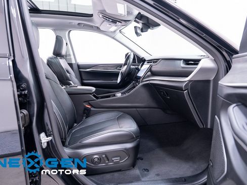 Used 2022 Jeep Grand Cherokee Limited image 47