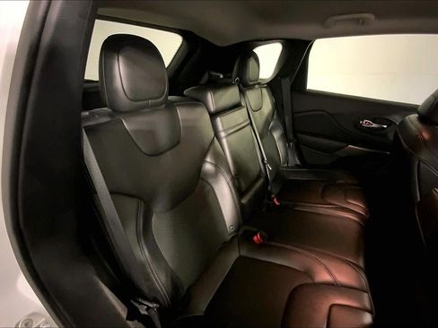 Used 2019 Jeep Cherokee Latitude Plus image 23