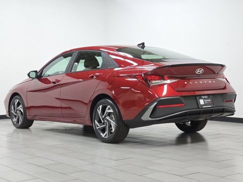 Used 2025 Hyundai Elantra Sport image 18