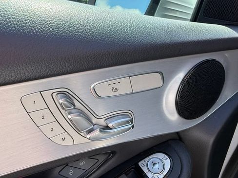 Used 2019 Mercedes-Benz GLC 300 4MATIC image 11