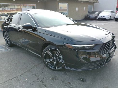 Used 2025 Honda Accord Sport image 1