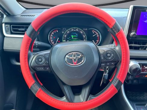 Certified 2025 Toyota RAV4 LE FWD image 14