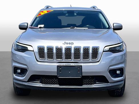 Used 2019 Jeep Cherokee Latitude w/ Cold Weather Group AWD/4WD image 3