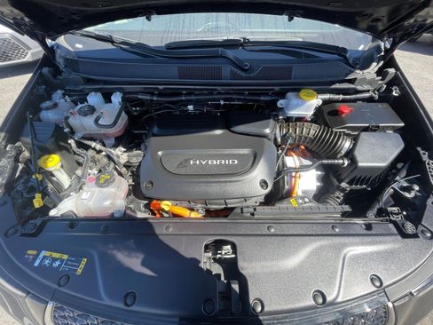 Used 2023 Chrysler Pacifica Touring-L image 34