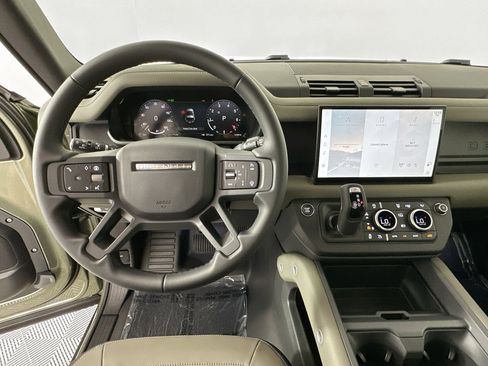 Certified 2025 Land Rover Defender 90 X-Dynamic SE AWD/4WD image 11